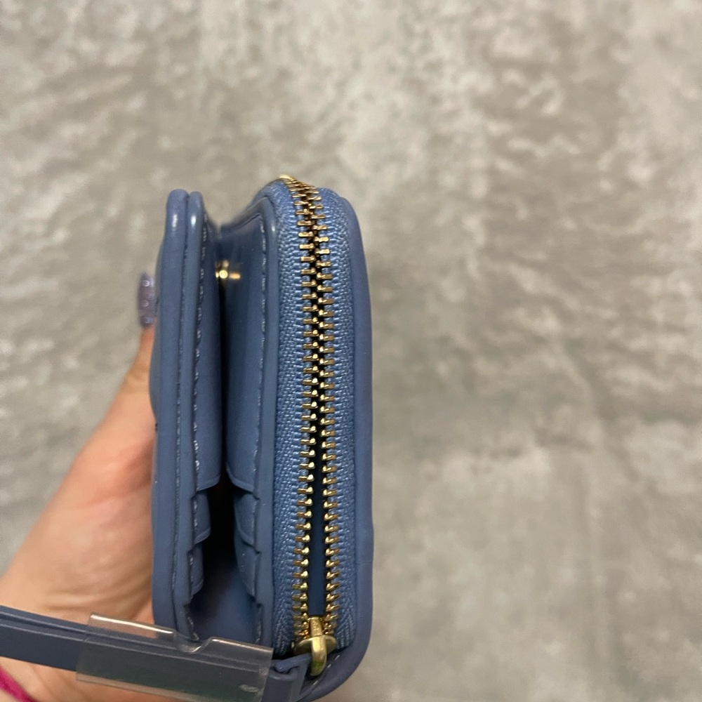 Tory Burch bi fold wallet - Picture 4 of 16